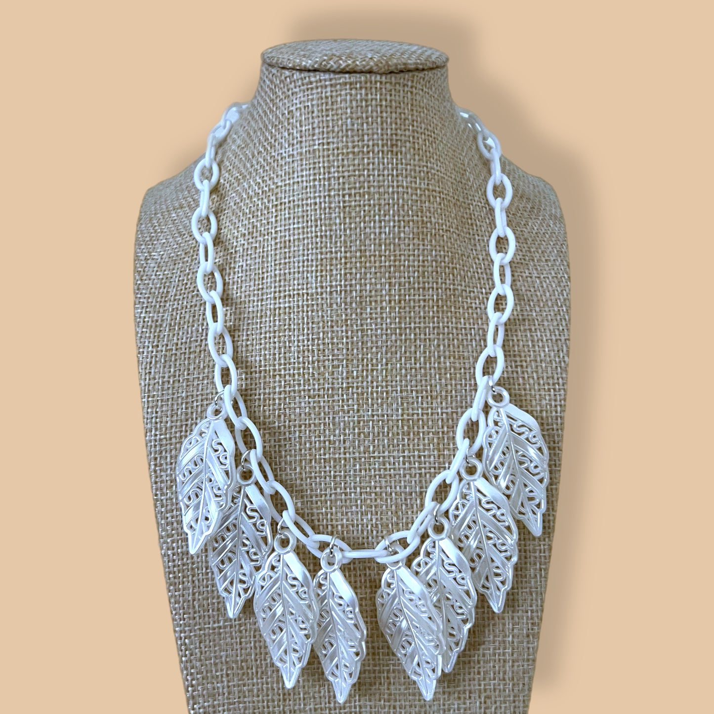 Delicate leaves necklace