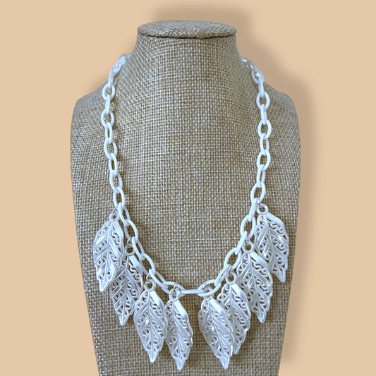 Delicate leaves necklace