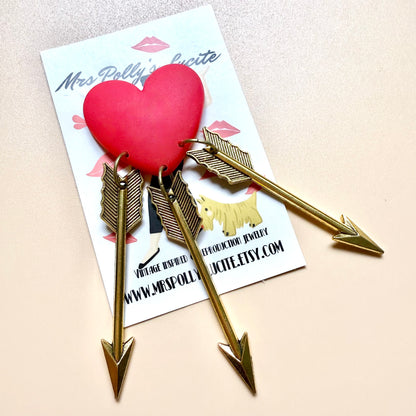 Heart arrows brooch