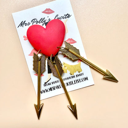 Heart arrows brooch