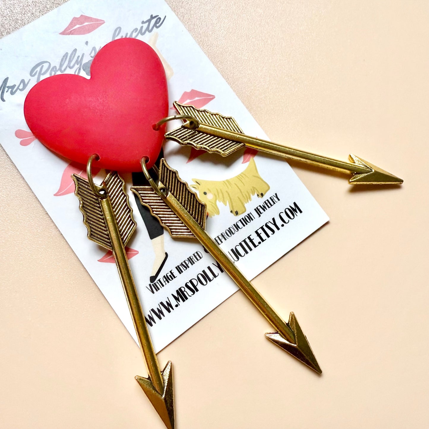 Heart arrows brooch