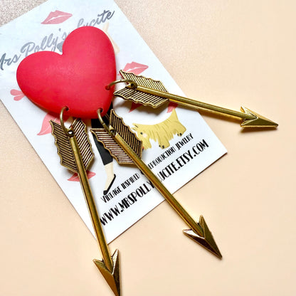 Heart arrows brooch