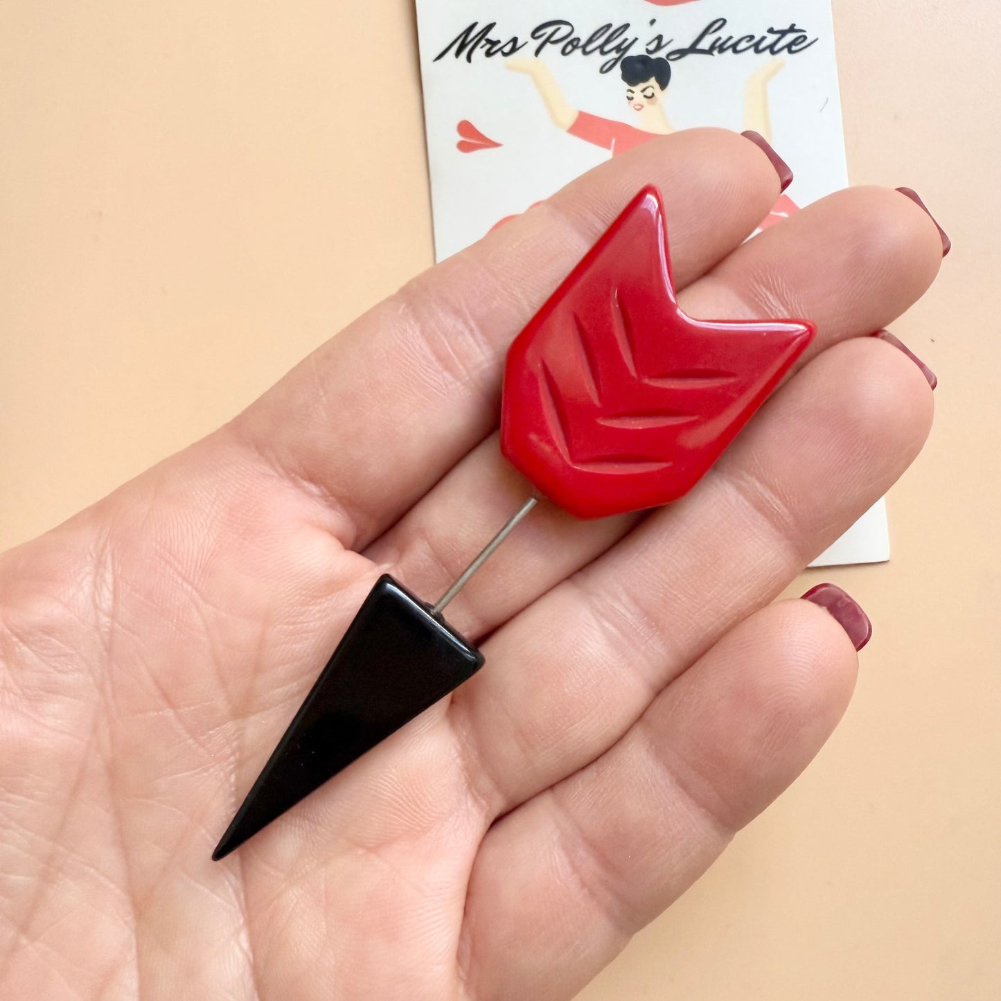 BARGAIN Black and red poison arrow pin brooch