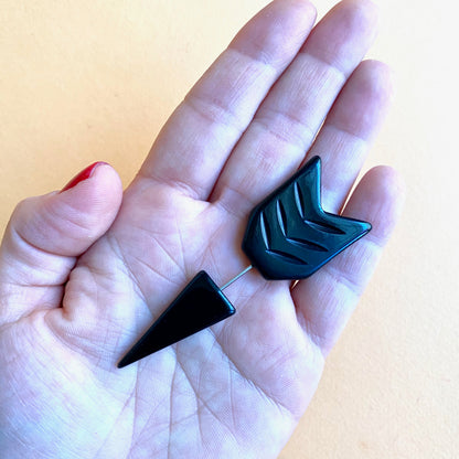 Elegant Black Poison Arrow Stick Pin Resin Brooch