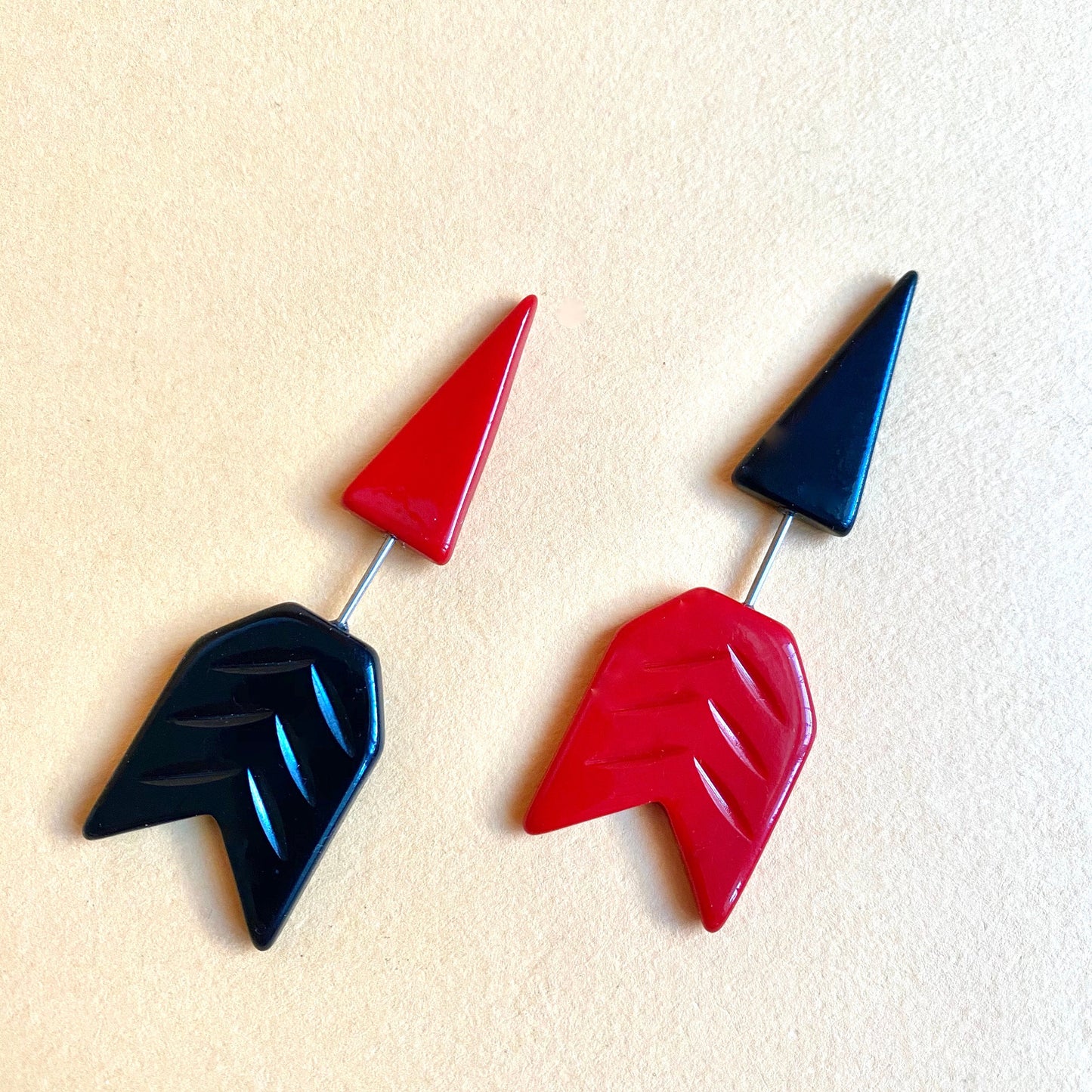 Elegant Red and Black Poison Arrow Stick Pin