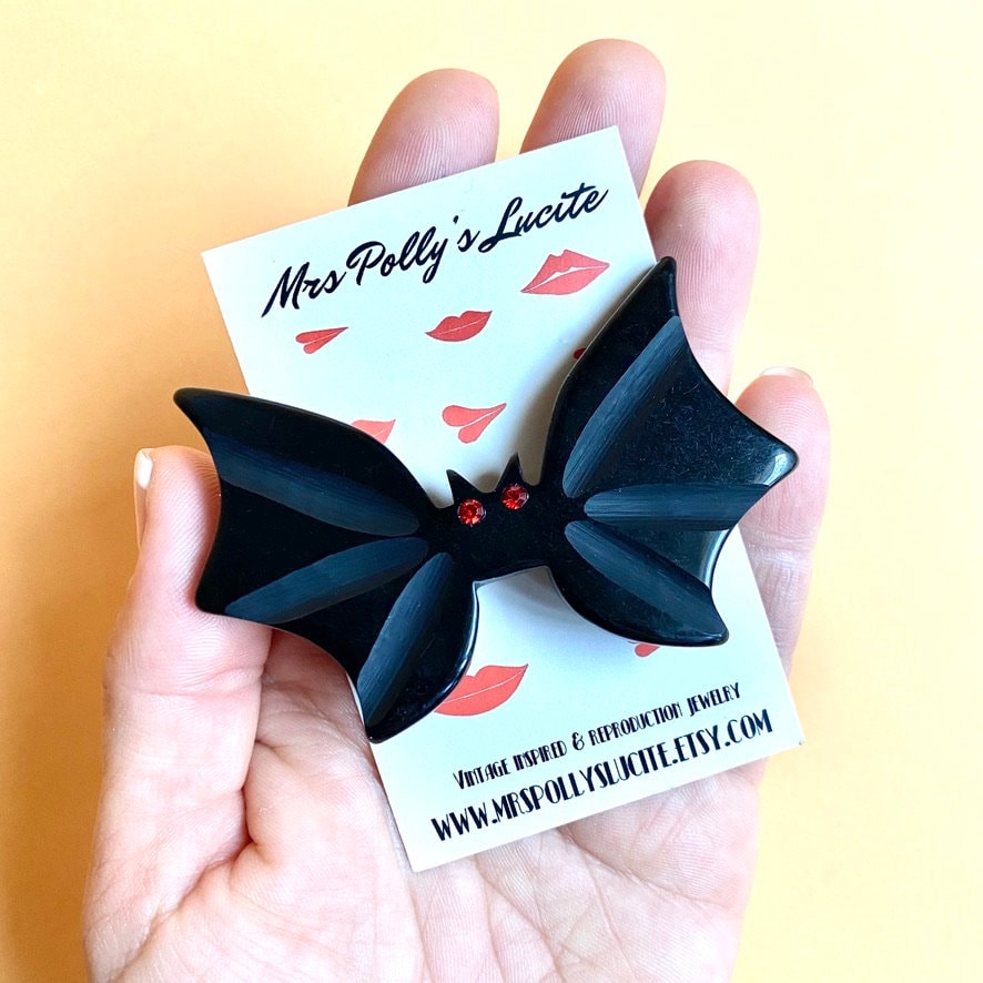 Les Vampire brooch