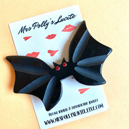 Les Vampire brooch