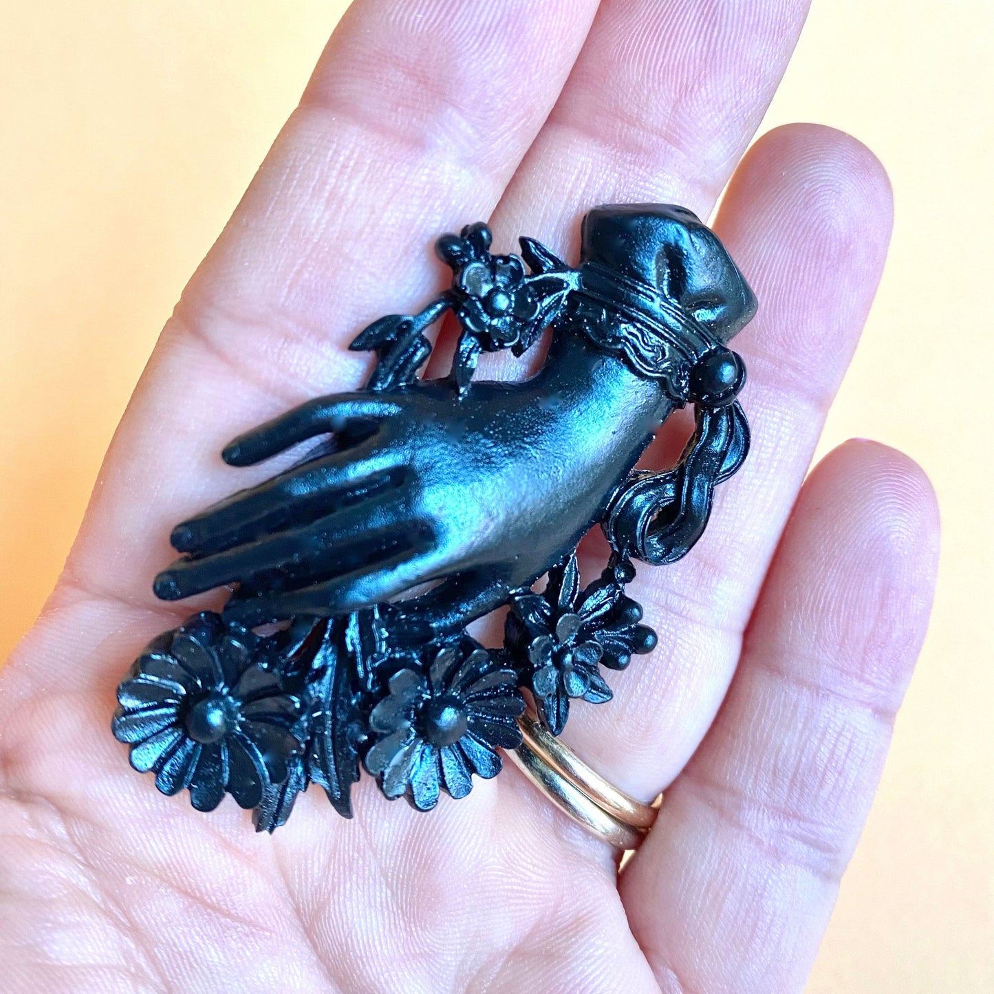 Victorian Mourning hand Brooch