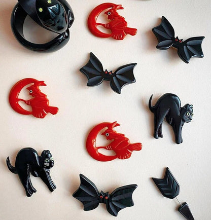 Les Vampire brooch