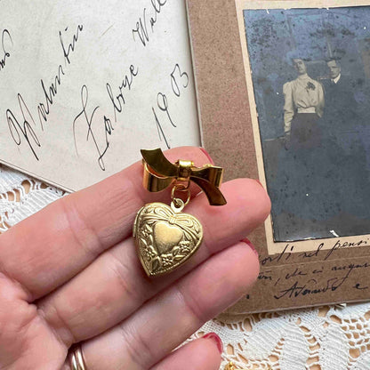 Victorian Mourning Locket brooch with romantic charm