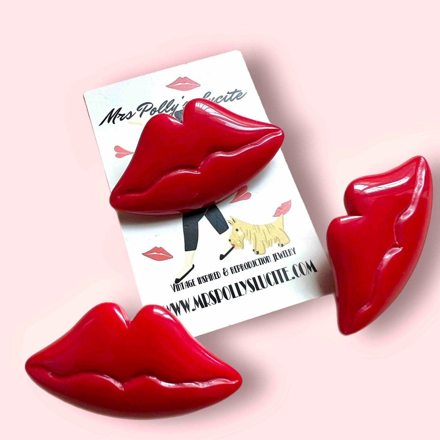 Red lips brooch