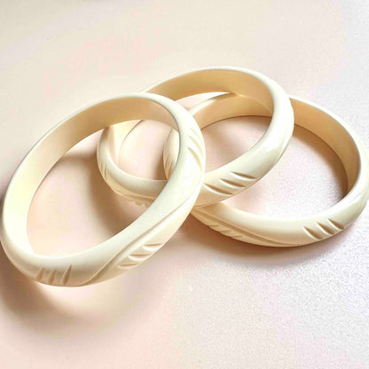 Waves Cream Resin Bangle