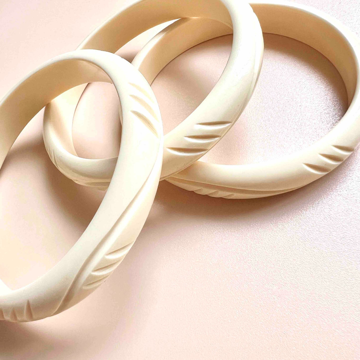 Waves Cream Resin Bangle