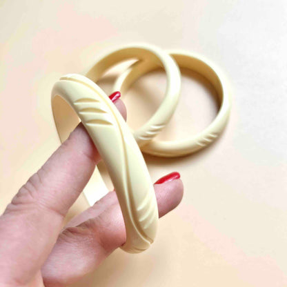 Waves Cream Resin Bangle